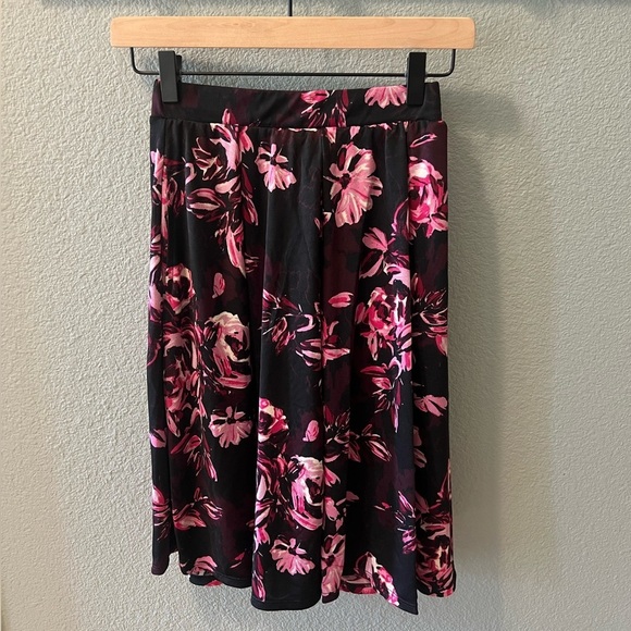 LulaRoe pleated floral skirt mid length size xsmall - Picture 2 of 4